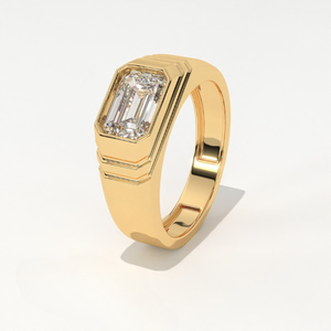 Aarinya Bague de mariage moderne pour homme en or 14K avec diamant de laboratoire certifié IGI, taille émeraude, serti clos, à facettes, style Keystone, émeraude taille émeraude orientale-occidentale - Product Image 4