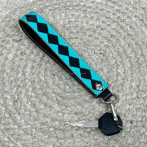 Dernier design 2026 – Porte-clés en cuir de vachette à carreaux avec fermoir métallique, idéal pour un usage quotidien ou comme cadeau – Vente en gros fabricant - Product Image 4