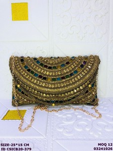 Pochette de soirée luxueuse faite à la main en satin et perles |   Sac à main ethnique de soirée de créateur |   Sac bandoulière style Potli pour fête de mariage avec chaîne et rabat - Product Image 6