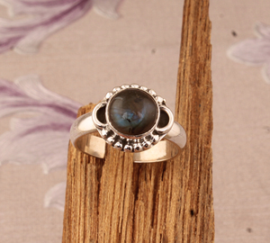 Bague en labradorite véritable à coupe ronde pour femme, style bohème tendance, faite à la main, avec pierre précieuse unique, bague en pierre de lune, vente en gros - Product Image 6
