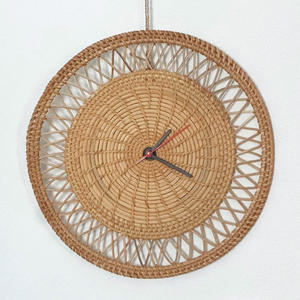 Horloge murale en rotin de style luxueux, nouvelle conception, décoration intérieure, horloges rondes suspendues, fournisseur pour les fabricants. - Product Image 1