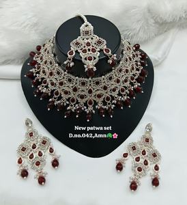 Conjunto de Joyería Nupcial de Latón Chapado en Oro con Circones: Collar Gargantilla, Pendientes Colgantes y Tikka – Regalo de Alta Calidad para Compromiso, Boda o Fiesta - Product Image 1