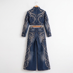 Ensemble deux pièces en jean bleu foncé brodé tribal pour femme : veste courte et jean cargo évasé – Luxe décontracté et respirant pour l'été - Product Image 6