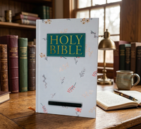 Biblia Sagrada con Cubierta de Cartón Rosa Repujada con Cierre, Versión King James, Estampado Dorado, Impresión Digital en Papel, Logotipo Personalizado