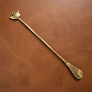 Cuchara para zapatos de latón hecha a mano de calidad premium, acabado pulido, agarre cómodo, herramienta para poner zapatos para hombres y mujeres - Product Image 1