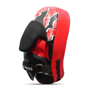 Mitaines de boxe en cuir Venomous Red Viper Curved Focus Pads pour entraînement MMA et Muay Thai, avec grip durable - Product Image 2