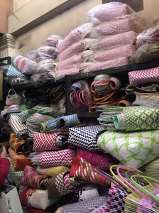 กระเป๋าพลาสติกแฟชั่นทอมือขายดีดีไซน์แฮนด์เมดไม่ซ้ำใครเหมาะสำหรับชุดฤดูร้อนและวันหยุดพักผ่อน - Product Image 4