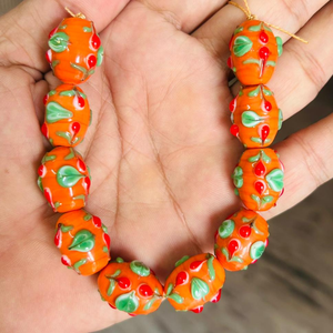 Cuentas de Vidrio Artesanales Exclusivas, Color Naranja Brillante, Ovaladas, 15x20mm |   Colección de Cuentas de Vidrio Florales Hechas a Mano para Joyería - Product Image 3