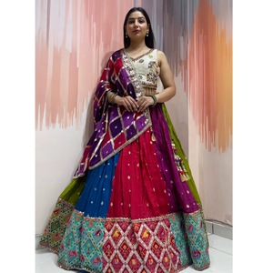 Conjunto de ropa étnica nupcial para mujer, Chaniya Choli de seda Banarasi y viscosa de lujo con dupatta con trabajo de espejo Butti. - Product Image 1