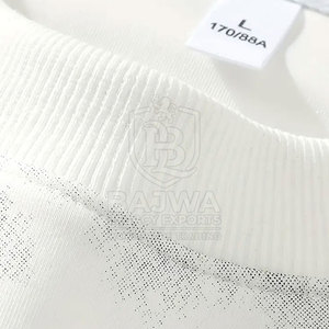Sweat-shirt pour homme en coton mélangé avec impression personnalisée et coupe ample, idéal pour les tenues streetwear tendance. - Product Image 3