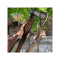 Hache viking artisanale en acier carbone avec manche en bois massif, design traditionnel, lame forgée à la main de qualité supérieure, bord tranchant et durable pour l'extérieur