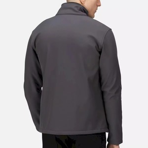 Veste d'hiver à capuche pour homme en softshell personnalisé, réversible, respirante, imperméable, coupe-vent, avec logo frontal, vente en gros - Product Image 6