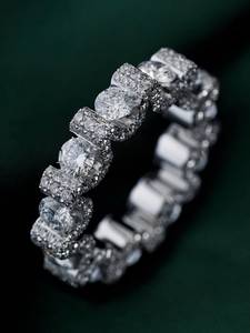 Anillo de Eternidad de Moissanita Chapado en Oro Blanco y Rodio, Corte Brillante Redondo, Banda Halo, para Mujer, Regalo de Compromiso o Boda, Joyería - Product Image 1