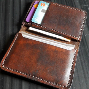 Organisateur de cartes en cuir artisanal - Product Image 1