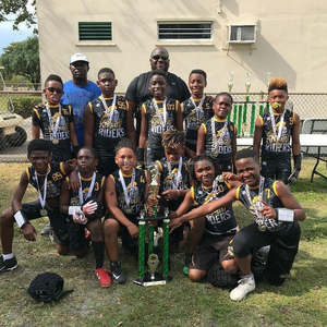 Camiseta y pantalones cortos de compresión de escuela secundaria de calidad superior de fútbol 7v7 para hombre personalizado uniforme 7on7 para niños - Product Image 5