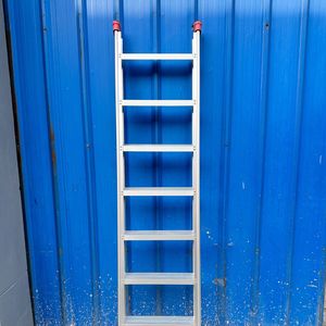 Échelle pliable en aluminium, facile à ranger et idéale pour les tâches ménagères quotidiennes. - Product Image 3