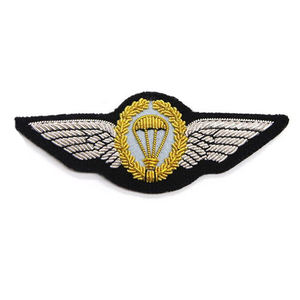 Écusson scolaire personnalisé pour uniformes et blazers, avec ailes brodées à la main, insignes d'épaule à ailes, à coudre et magnétiques - Product Image 5