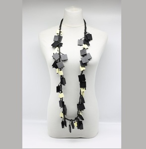 Unique <b>Statement</b> Horn <b>Necklace</b> With Artistic Pendant Design Suitable For Casual Wear Formal Outfits And Special Occasion Styling - Product Image 1