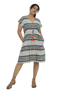 Robe midi kaftan en coton teint en fil, col en V, fabriquée par le fabricant - Product Image 3