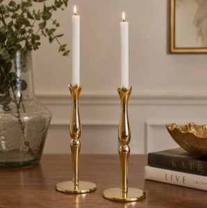Candelabro de Metal Dorado Pulido - Elegantes Portavelas con Base Curva para Decoración de Mesa de Comedor - Product Image 4