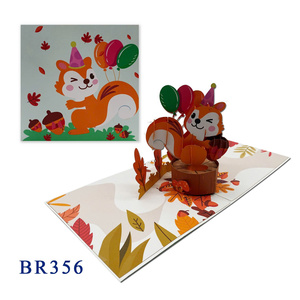 Tarjeta de Felicitación Artesanal Personalizada con Diseño de Ardilla, Hecha a Mano en Vietnam, con Flores de Papel, Impresión Offset y UV - Product Image 2