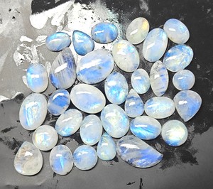 MAHNAJ GEMS ขายส่งพลอยมูนสโตนธรรมชาติหลากสี เกรด AAA พลอยมูนสโตนสีน้ำเงินเงางามแบบหลวมสำหรับทำเครื่องประดับ - Product Image 5