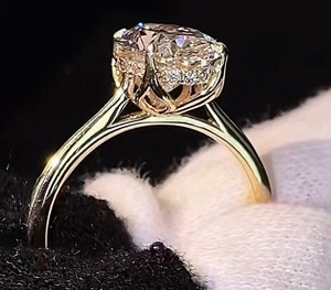แหวนหมั้นเพชรรูปไข่ 3 กะรัต ผลิตในห้องปฏิบัติการ ทอง 14K แบบ 4 กรงเล็บ ทรงทิวลิป พร้อมวงแหวนซ่อนแบบ Halo งานสั่งทำพิเศษ - Product Image 2