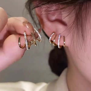 Boucles d'oreilles Huggie vintage plaquées or 14 carats tendance avec strass en cristal, bijoux de fête unisexe, or massif 18 carats certifié IGI - Product Image 1