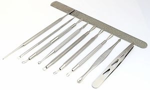 Kit de 7 Herramientas de Acero Inoxidable para Eliminar Puntos Negros y Acné Facial con Bolsa de PU, Herramienta para el Tratamiento Localizado del Acné, Color Negro - Product Image 2