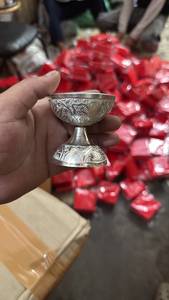 INDIA GIFT HUB Portavelas de Plata Alemana Hecho a Mano con Diseño Floral, Caja de Regalo de Terciopelo para Navidad, Hogar, Mandir, Templo, Aarti - Product Image 2