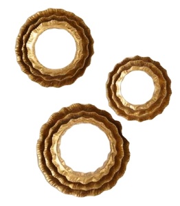 Juego moderno contemporáneo de 3 espejos de pared Marco de metal arrugado con acabado de latón antiguo para decoraciones de bodas - Product Image 1