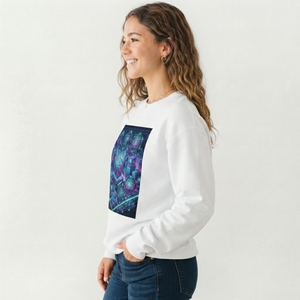 Sweat-shirt pour femmes à imprimé graphique, vêtement confortable en coton molletonné avec des motifs artistiques, finition d'impression durable - Product Image 4