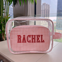 Tas Makeup Pink Gingham Kustom Musim Panas Bordir Inisial Kustom Tas Perlengkapan Mandi PVC Tas Kosmetik Transparan Wanita
