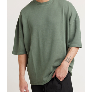 เสื้อเชิ้ตผู้ชายสีเขียวมะกอก ผ้าถักลายวาฟเฟิล แขนสั้น ทรงโอเวอร์ไซส์ ระบายอากาศได้ดี ผ้าฝ้าย สวมใส่สบาย สไตล์ฤดูร้อน - Product Image 5