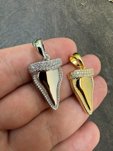 Colgante con incrustaciones de piedras naturales, chapado en oro real de 18k, estilo hip-hop, unisex, ideal para regalo. - Product Image 4