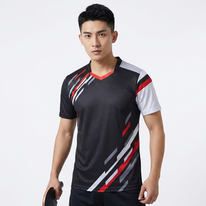 เสื้อยืดคอกว้างทรงสปอร์ตแขนสั้นสำหรับผู้ชาย พิมพ์ลายดิจิทัล แห้งเร็ว ระบายอากาศได้ดี ทรงปกติ ผ้าโพลีเอสเตอร์ถัก สีดำ แดง เทา - Product Image 2