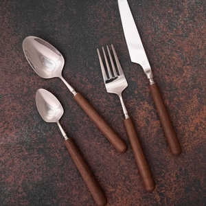 ชุดช้อนส้อมมีดโลหะดีไซน์หรูหรา พร้อมด้ามจับไม้ ผลิตจากสแตนเลสสตีล ชุดอุปกรณ์รับประทานอาหาร ช้อน ส้อม มีด คุณภาพพรีเมียม สำหรับโต๊ะอาหาร - Product Image 1