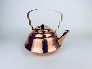 Théière traditionnelle haut de gamme plaquée cuivre avec longue becquetée élégante, poignée latérale décorative, couvercle intégré, design ventru et design haut de gamme - Product Image 1