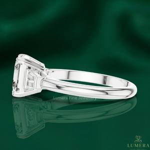 Anillo de Compromiso con Diamante Cultivado en Laboratorio con Corte Asscher Certificado por IGI, con Piedras Laterales Trapezoidales, Oro de 9K, 10K, 14K, 18K - Product Image 2