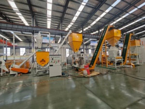 Alta productividad Nueva 1-2 toneladas por hora Línea de procesamiento de pellets de piensos para aves de corral y ganado con alta eficiencia - Product Image 4