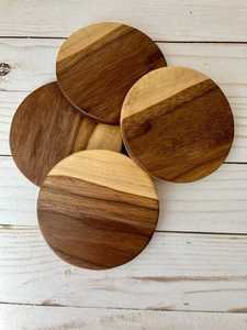 แผ่นรองแก้วไม้ทรงกลม H a CRAFT รุ่นคลาสสิก ทนทาน สำหรับกาแฟ ชา และเครื่องดื่ม - ทำด้วยมือจากอุตรพัฎฐ์เบจี - Product Image 1