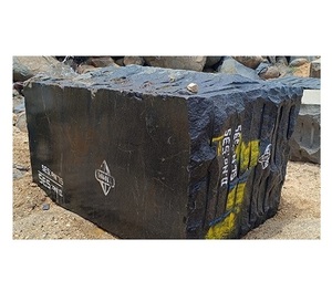 Bloc de granit noir du Bengale, pierre naturelle foncée, matière première pour la découpe de dalles, revêtements de sol et projets de bardage - Product Image 1