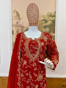 Ensemble indien pakistanais en velours rouge brodé, avec des motifs floraux et des perles, Lehenga Choli, châle, tenue de fête de mariage - Product Image 3