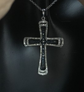Collar con Colgante de Cruz de Plata de Ley 925 con Baño de Rodio, Piedra Natural de Corte Brillante y Engaste en Canal, Cadena de Serpiente para Mujer - Product Image 3