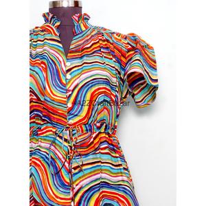 Vente en gros de robes courtes à manches 3/4 et col en V, tendance de l'été, 100% coton pur, impression personnalisée, mini robe - Product Image 3