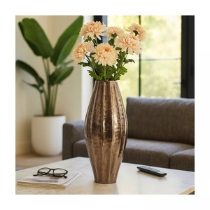 Vase de sol en laiton fait main Desert Bloom avec texture côtelée, finition dorée moderne, 27 pouces de hauteur, pièce d'art décorative - Product Image 6