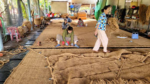 ร่มบังแดดทรงสี่เหลี่ยม/สามเหลี่ยม/สี่เหลี่ยมจัตุรัส คุณภาพพรีเมียมจากเวียดนาม รุ่นเอมี่ ผลิตจากใยมะพร้าว 100% สำหรับการเกษตร - Product Image 4