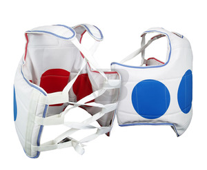 Protector de Pecho Acolchado de Cuero Resistente, Ecológico y Ligero para Boxeo, MMA, Kickboxing, Lucha Libre y Artes Marciales - Product Image 6