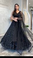 Hermoso Lehenga Choli Negro con Malla, Escote en V, Lentejuelas y Diamantes en la Parte Delantera y Trasera, para Mujer, Ideal para Bodas