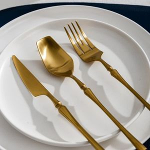 Service de couverts créatif inspiré des salons, pour des tables conviviales, une réception expressive et des dîners animés - Product Image 5